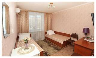 Гостиница Светлана Артем Стандартный двухместный номер с 2 отдельными кроватями-6